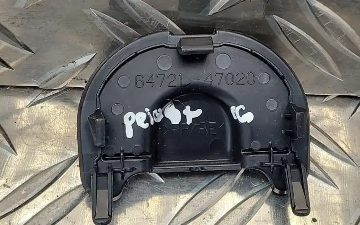Toyota Prius+ (ZVW40) (2011 - 2018) 6472147020 Прочая отделка багажника — фото 3