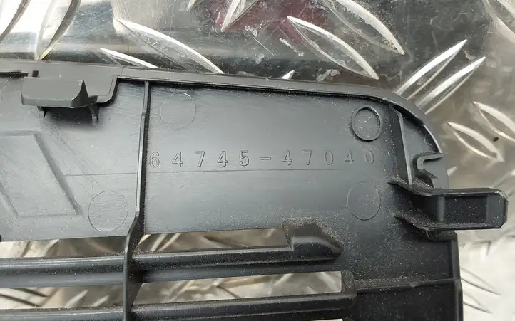 Toyota Prius+ (ZVW40) (2011 - 2018) 6474547040 Прочая отделка багажника — фото 3