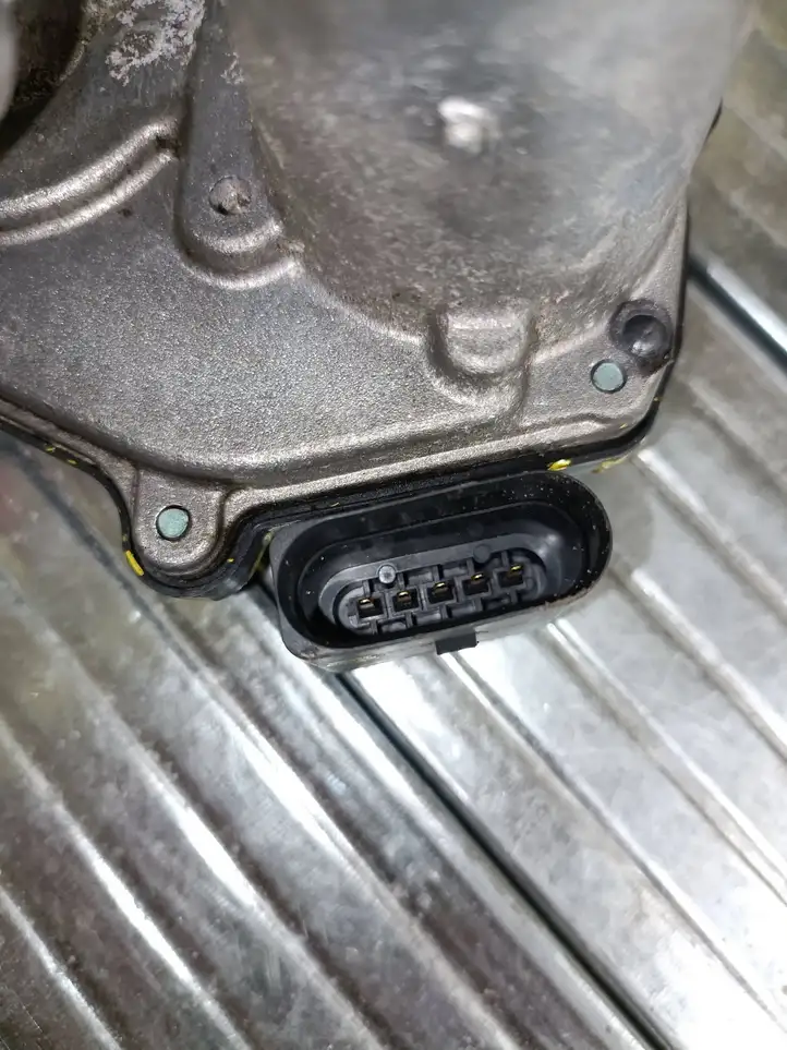 Audi A4 S4 B9 (2015 - 2019) 04L131501B Электрозадвижка двигателя — фото 3