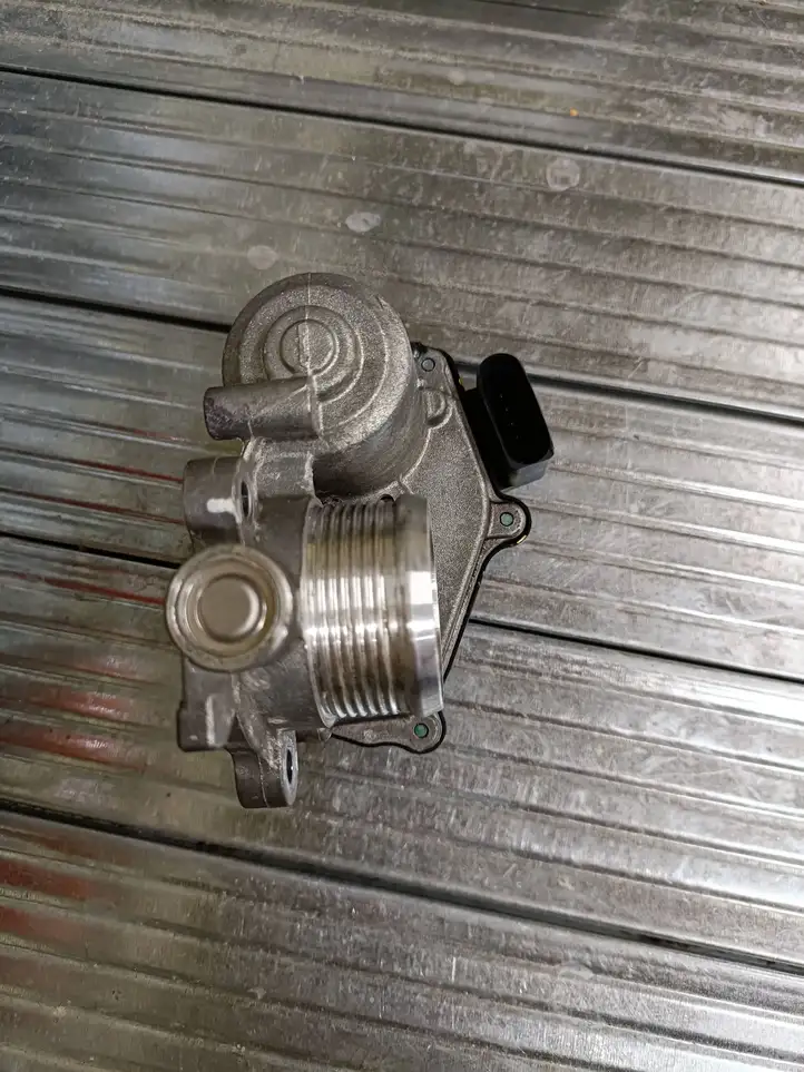 Audi A4 S4 B9 (2015 - 2019) 04L131501B Электрозадвижка двигателя — фото 4