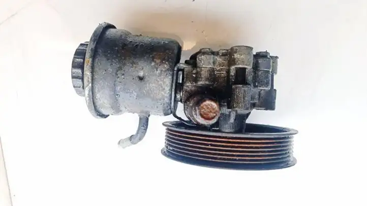 Toyota Avensis T250 (2006 - 2009)  12180 Насос усилителя руля (гур)