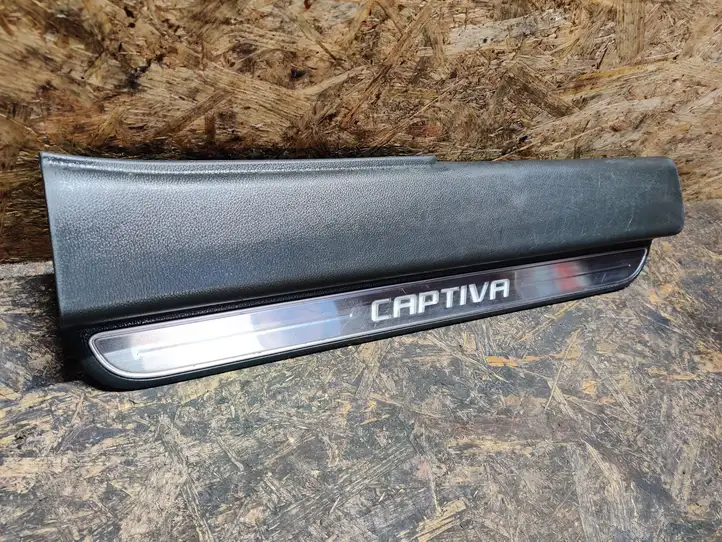 Chevrolet Captiva (2011 - 2013) Внутренняя отделка переднего порога — фото 1