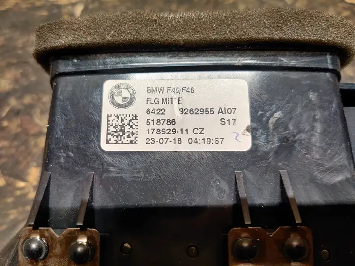 BMW 2 F45 (2014 - 2021) 9262955 Центральный воздушный дефлектор — фото 3