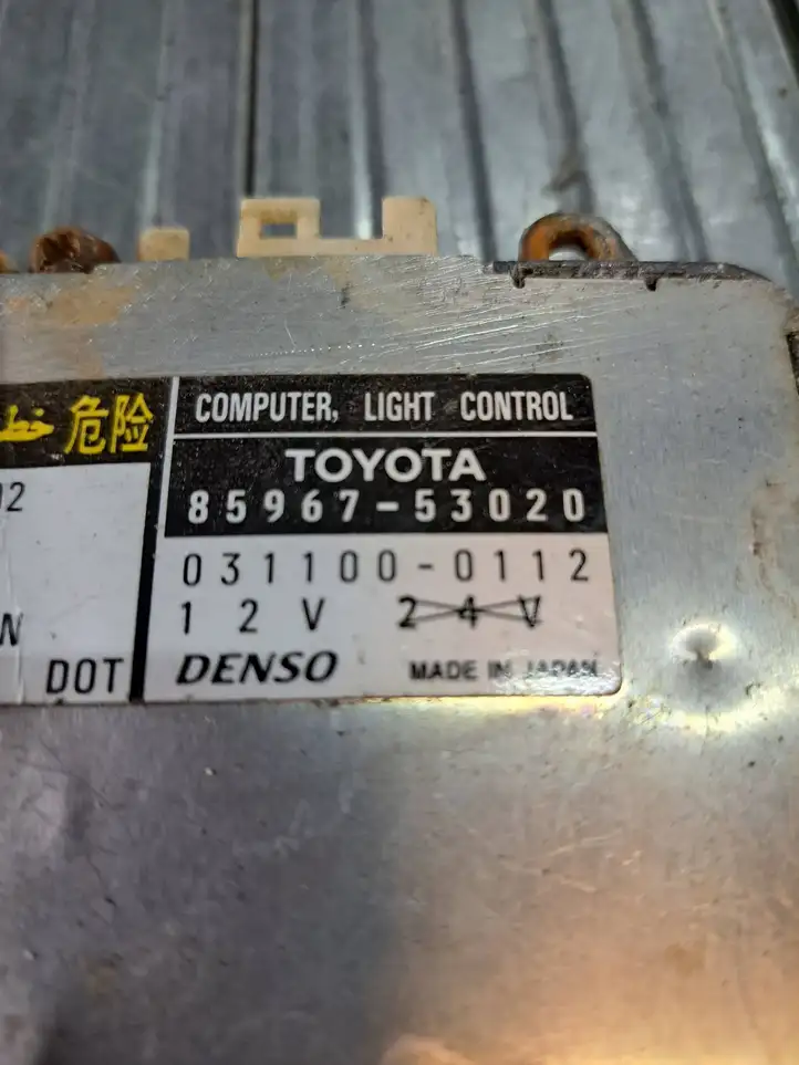 Toyota Avensis T270 (2009 - 2012) 8596753020 Блок розжига ксенона — фото 2
