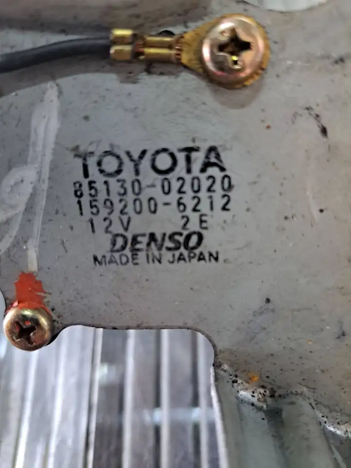 Toyota Corolla E120 E130 (2000 - 2004) 8513002020 Двигатель стеклоочистителя заднего стекла — фото 2