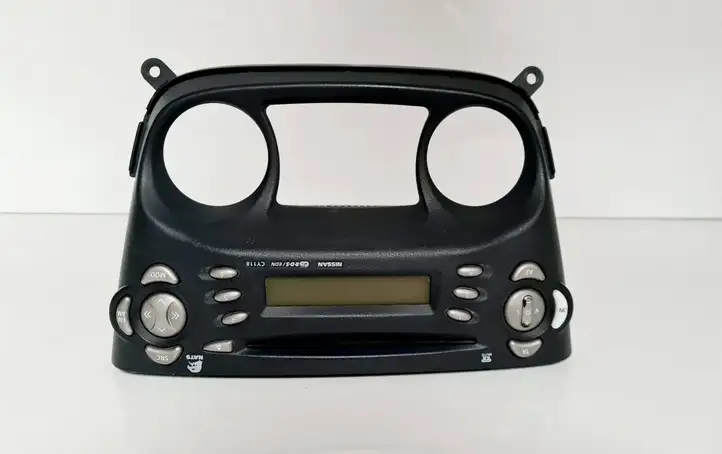 Nissan Almera N16 (2000 - 2010) CL0449Y0035060 Магнитола / мультимедийная система — фото 1