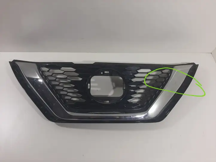 Nissan Qashqai (2017 - 2020) 62310HV3 Верхняя решетка радиатора — фото 1