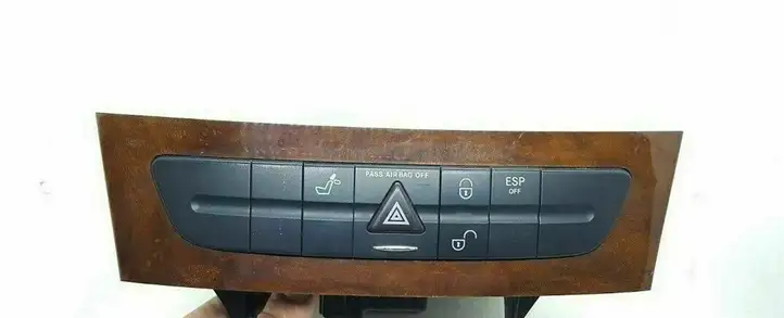 Mercedes-Benz E W211 (2002 - 2009) A2116800552 Блок кнопок на панели — фото 1