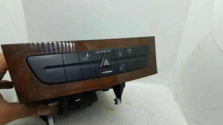 Mercedes-Benz E W211 (2002 - 2009) A2116800552 Блок кнопок на панели — фото 2