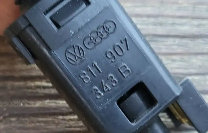 Audi A6 S6 C5 4B (2001 - 2004) 811907343B Датчик педали тормоза — фото 4