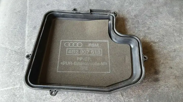 Audi A6 S6 C5 4B (2001 - 2004) 4B2907613 Крышка ящика аккумулятора — фото 3