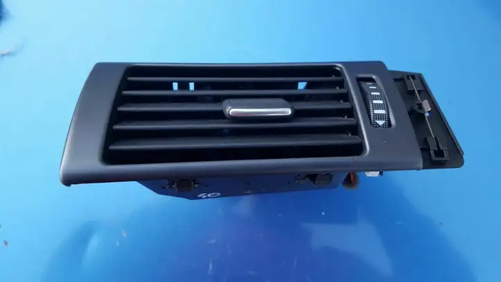Audi A6 S6 C5 4B (2001 - 2004) 4B2820901 Боковой воздушный дефлектор — фото 3