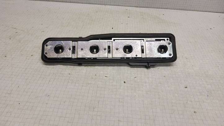 Opel Astra (1998 - 2004)  393204 Держатель крышки лампы заднего фонаря