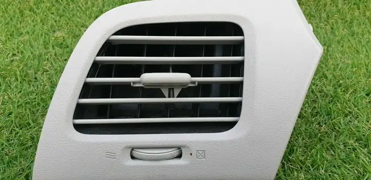Nissan Leaf I (ZE0) (2010 - 2017) 68760-3NA0A Центральный воздушный дефлектор — фото 3