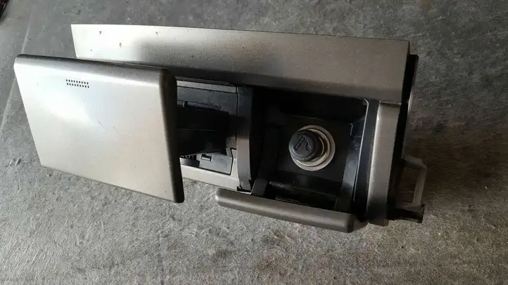 Lexus GX J120 (2002 - 2009) 1A421015G Передняя пепельница — фото 2