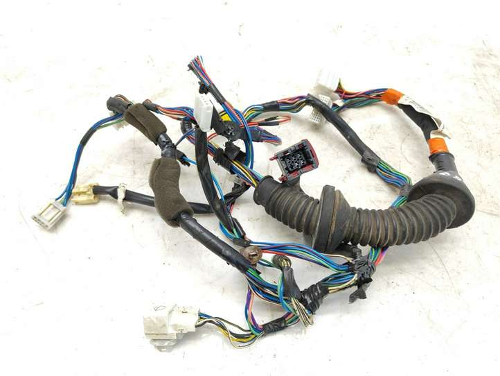 Toyota Avensis T250 (2003 - 2006)  8215205480 Проводка крышки багажника