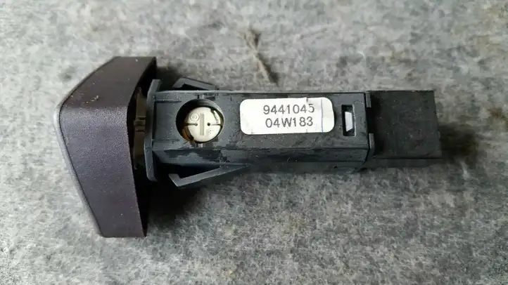 Volvo S60 (2000 - 2004) 9441045 Включатель аварийных фонарей — фото 2