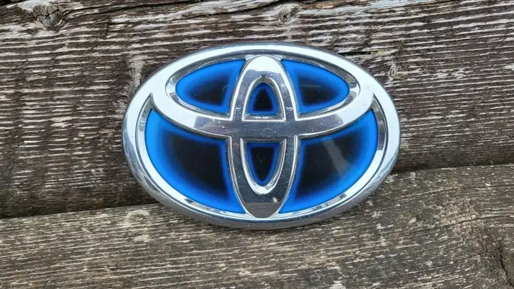 Toyota Prius+ (ZVW40) (2011 - 2018) 7531147011 Эмблема автомобиля — фото 1