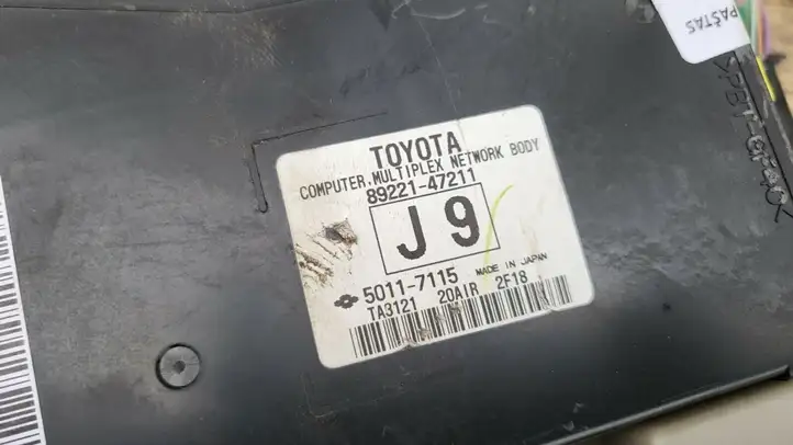 Toyota Prius+ (ZVW40) (2011 - 2018) 8273047420A Блок предохранителей — фото 8