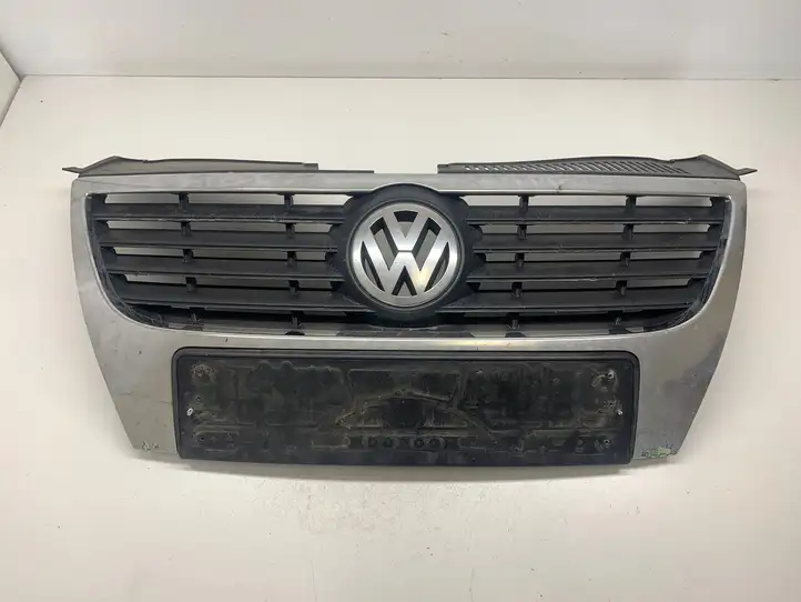 Volkswagen PASSAT B6 (2005 - 2010) 3C0853651 Верхняя решетка радиатора — фото 1