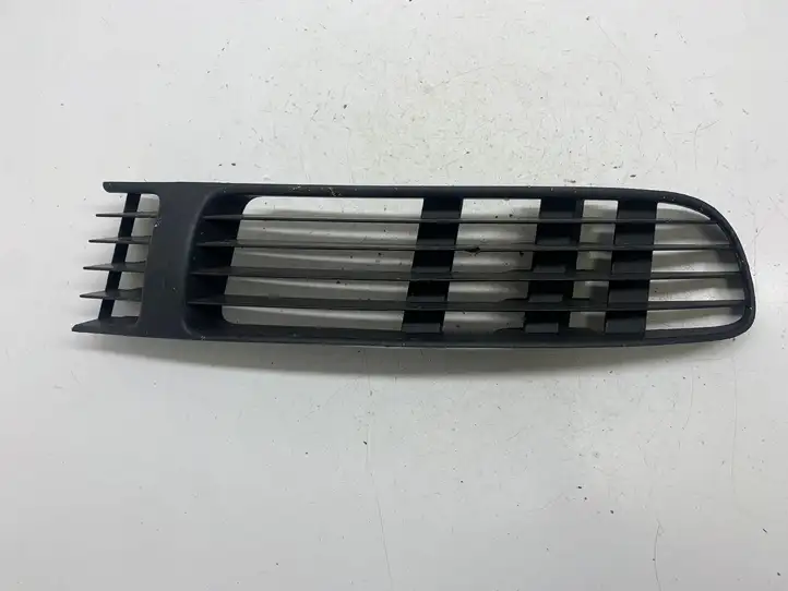 Volkswagen PASSAT B5 (1997 - 2000) 3B0853678B Нижняя решетка переднего бампера — фото 1