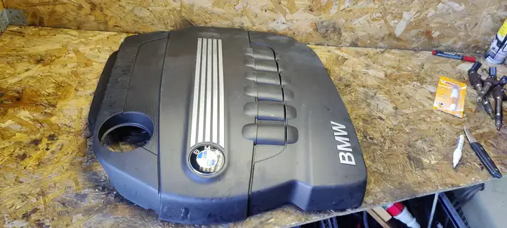 BMW 3 E90 E91 (2005 - 2012) 11147800064-03 Крышка двигателя декоративная — фото 2