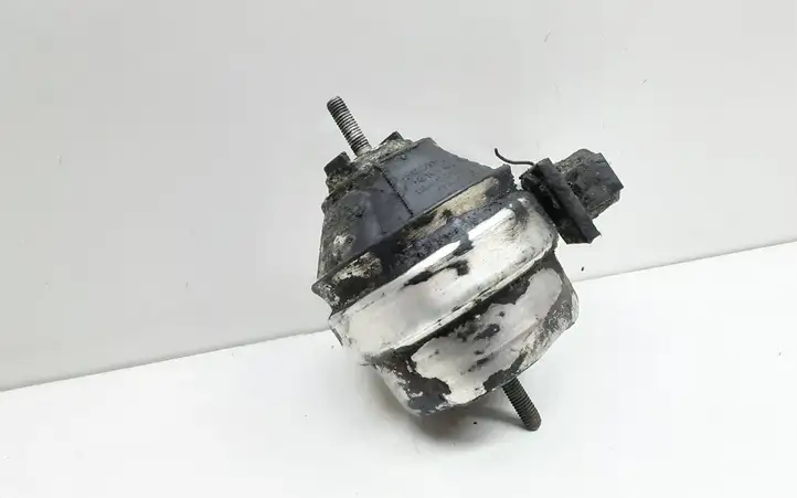 Audi A6 S6 C5 4B (1997 - 2001) 4B0199379A Опора двигателя — фото 2