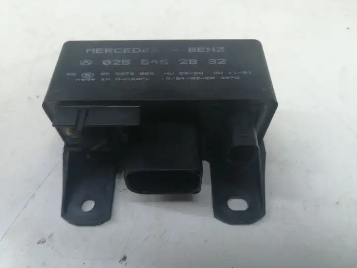 Mercedes-Benz Vaneo W414 (2001 - 2005) 0255452832 Реле накала свечей — фото 1