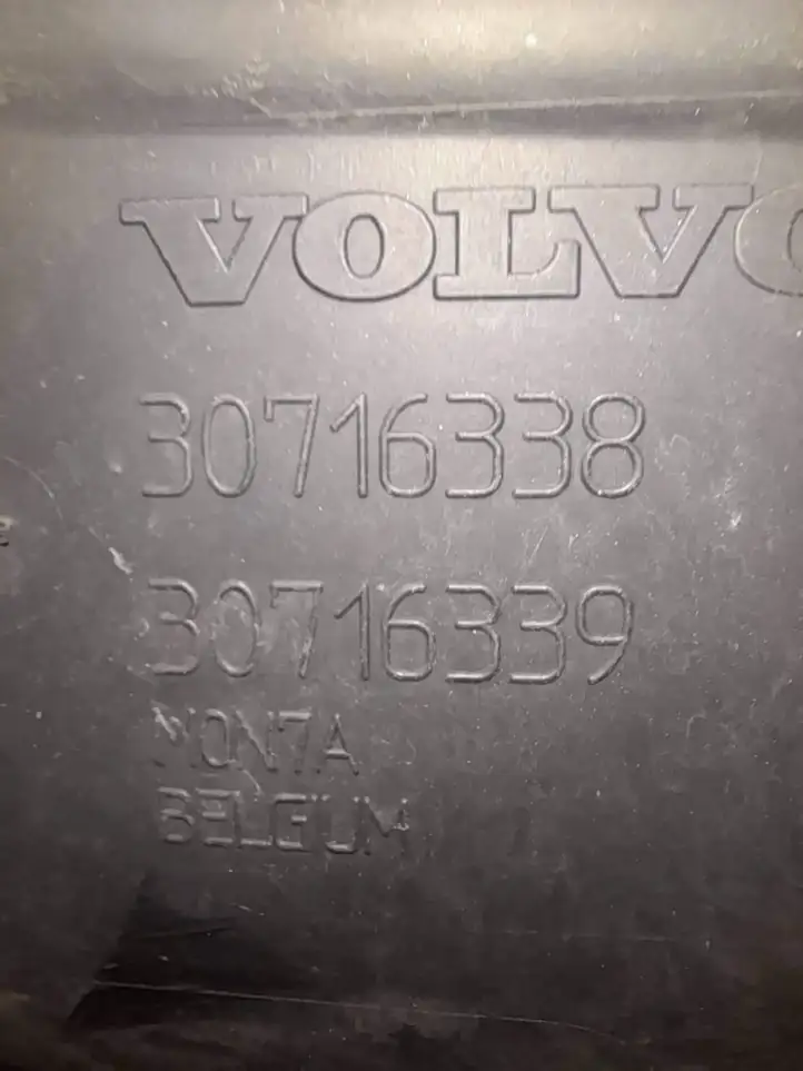 Volvo V50 (2004 - 2008) 30716339 Облицовка радиатора — фото 4