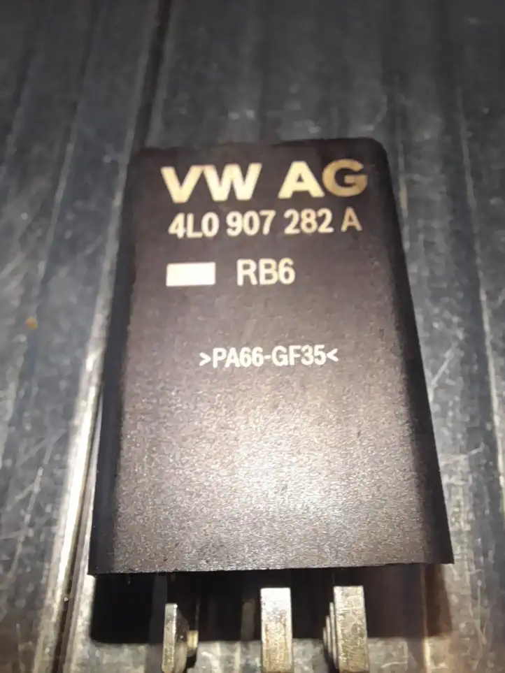 Audi A8 S8 D4 4H (2010 - 2014) 4L0907282A Реле накала свечей — фото 4