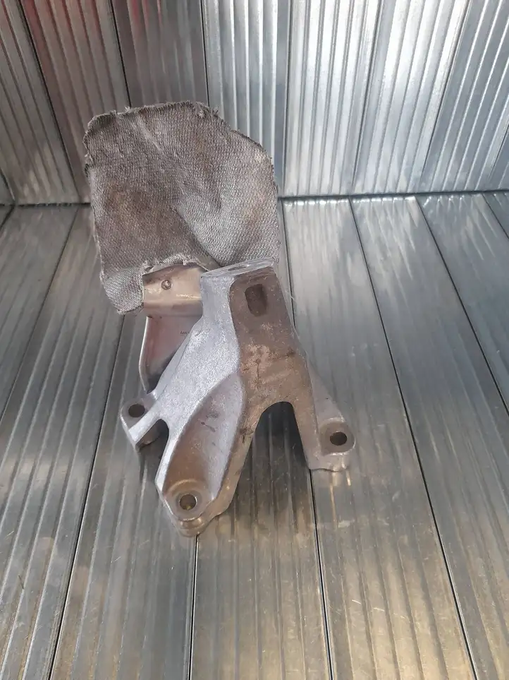 Audi A4 S4 B8 8K (2011 - 2015) 8K0199307BJ Кронштейн двигателя — фото 1