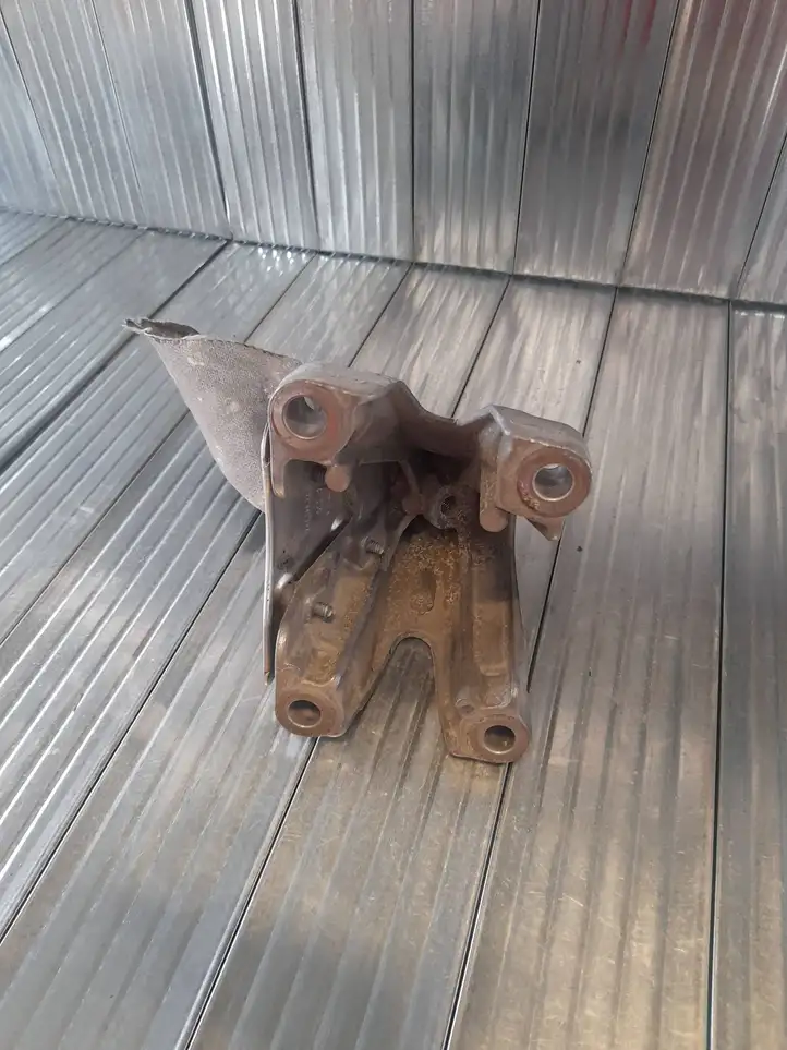 Audi A4 S4 B8 8K (2011 - 2015) 8K0199307BJ Кронштейн двигателя — фото 2