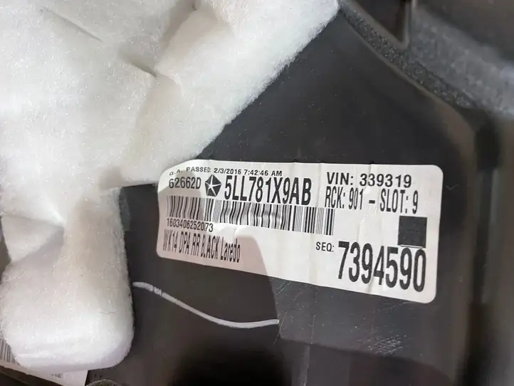 Jeep Grand Cherokee (2010 - 2021) Обшивка задней двери — фото 2