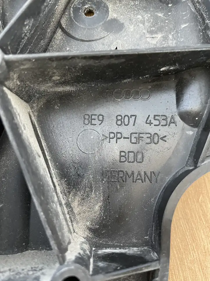 Audi A4 S4 B7 8E 8H (2004 - 2009) Кронштейн заднего бампера — фото 2