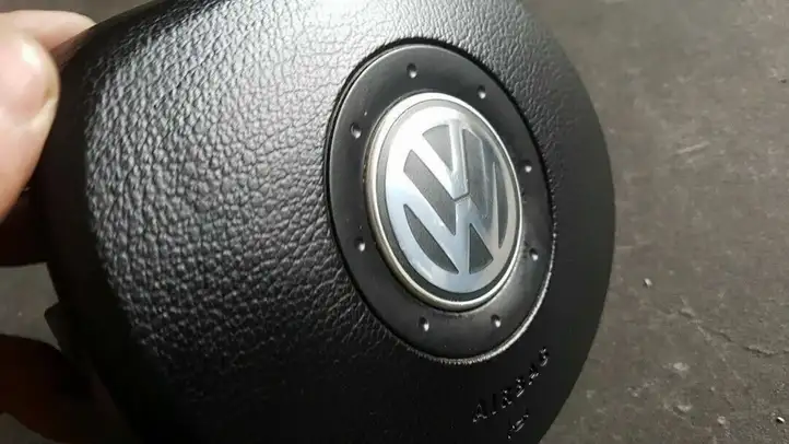 Volkswagen Golf V (2003 - 2009) 1T0880201A Подушка безопасности руля — фото 2