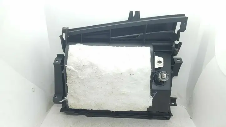 Nissan X-Trail T30 (2001 - 2007) 68520EQ300 Вещевой ящик — фото 4