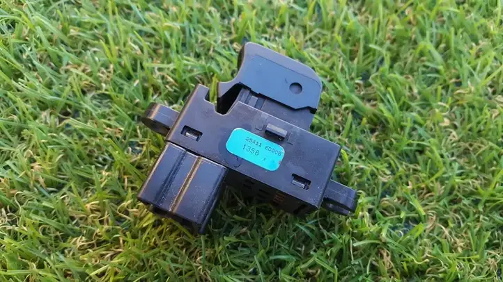 Nissan X-Trail T30 (2001 - 2007) 25411ED00B Блок кнопок стеклоподъемников — фото 3