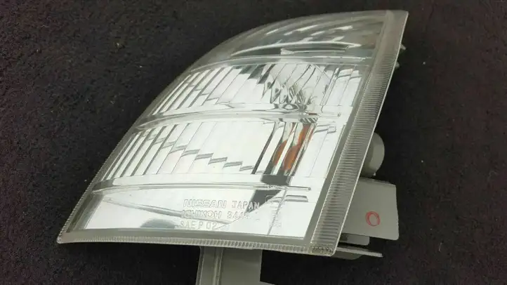 Nissan X-Trail T30 (2001 - 2007) 504104467 Указатель поворота передний — фото 2