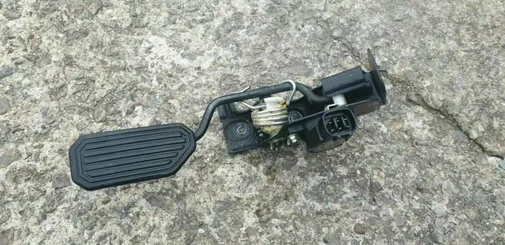 Toyota Avensis T250 (2006 - 2009) 8928152011 Педаль акселератора — фото 1