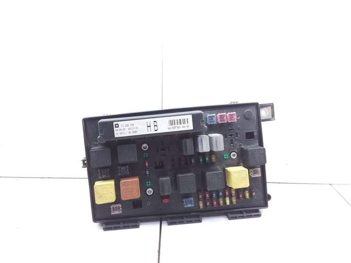 Opel Astra (2004 - 2009)  13206754 Блок монтирования реле