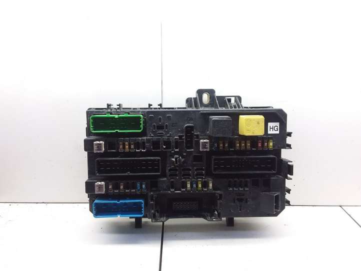 Opel Astra (2004 - 2009)  13206759 Блок монтирования реле