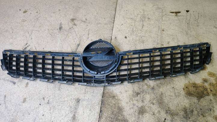 Opel Vectra (2002 - 2005)  13197512 Передняя решётка