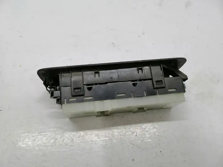 Nissan Qashqai (2010 - 2013) 25401BR00A Блок кнопок стеклоподъемников — фото 3