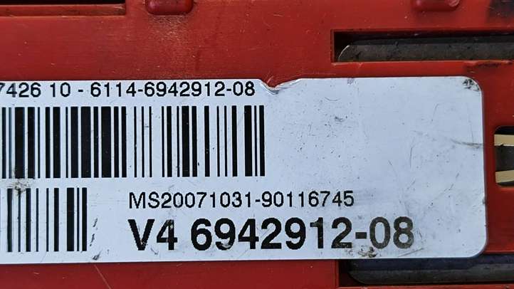BMW 3 E90 E91 (2005 - 2012)  6942912 Узел подключения плюсовых проводов