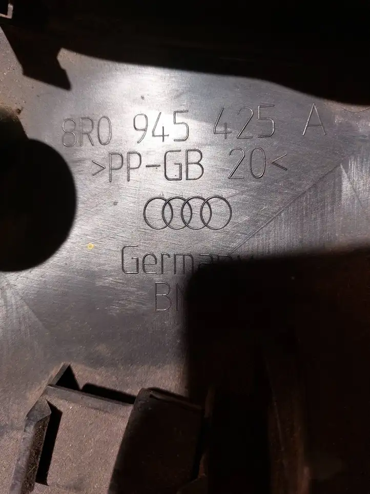 Audi Q5 SQ5 (2008 - 2012) 8R0945425A Отделка (ленточка) заднего фонаря — фото 2