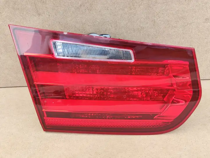 BMW 3 F30 F35 F31 (2012 - 2018) 7259915 Задний фонарь в крышке багажника — фото 1