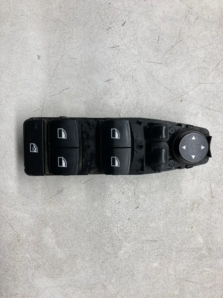BMW 3 F30 F35 F31 (2012 - 2018) 9208111 Блок кнопок стеклоподъемников — фото 1