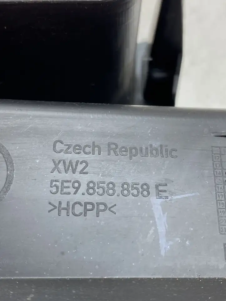 Skoda Octavia Mk3 (5E) (2013 - 2019) 5E9858858E Прочая отделка багажника — фото 4