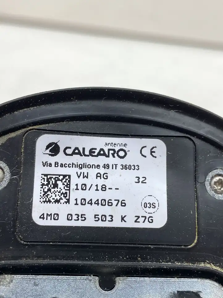 Audi A4 S4 B9 (2015 - 2019) 4M0035503K GPS антенна — фото 4