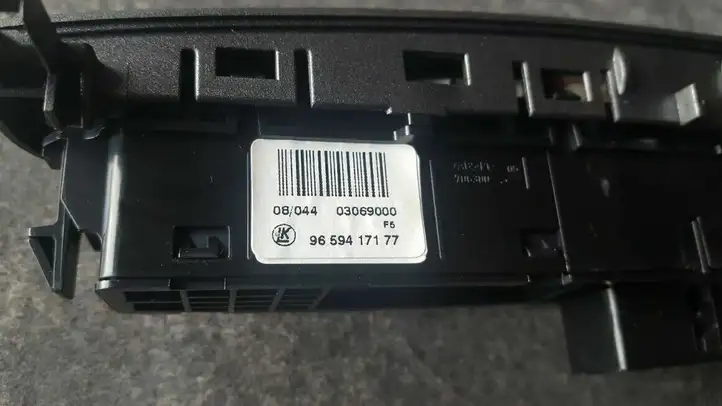 Peugeot 308 (2007 - 2013) 9659417177 Включатель аварийных фонарей — фото 4